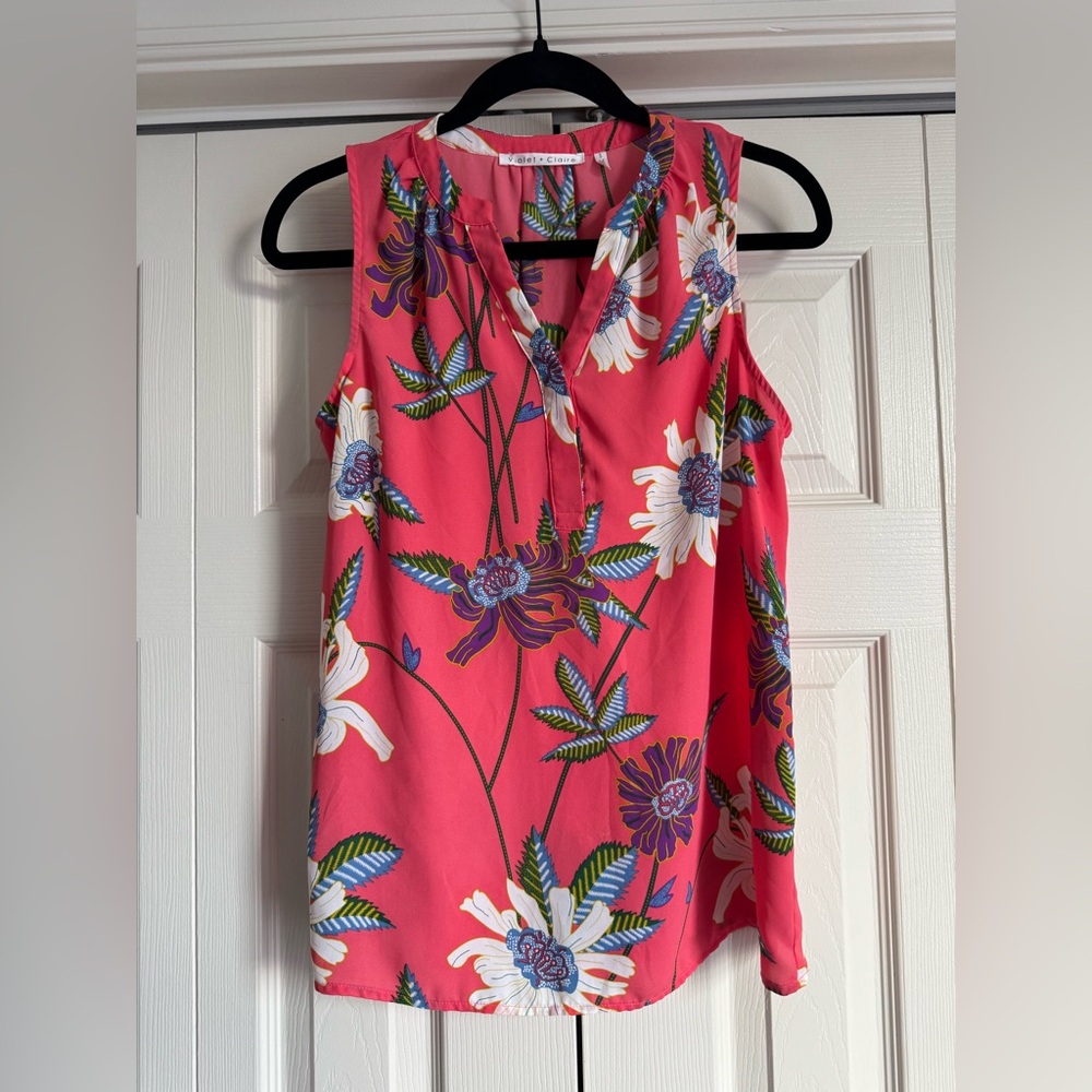 Violet & Claire Floral Sleeveless Blouse